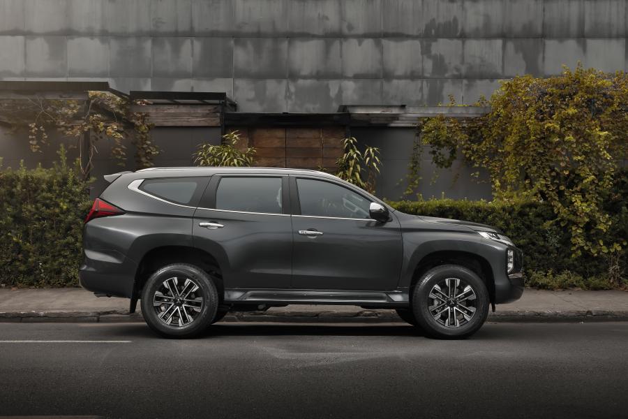  Mitsubishi Pajero Sport HPE-S 2020 года  (LA) (фото 16 из 38)